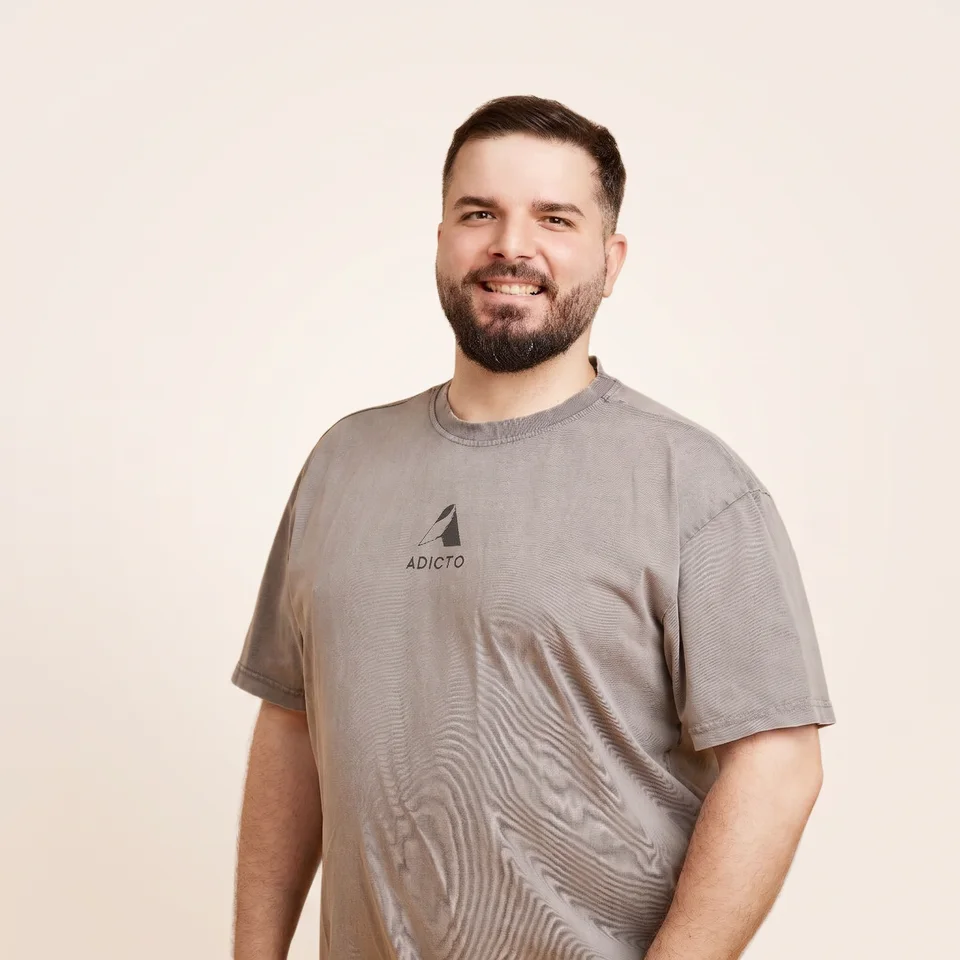 Sasu Dan Liviu, co-founder of Glow Simplified